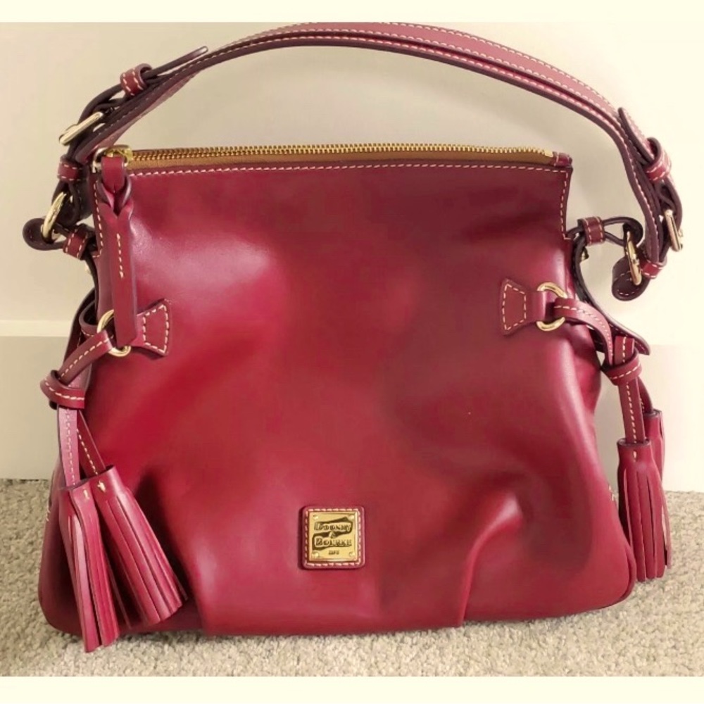 Dooney & Bourke leather set. Handbag, bag & key ring. Only carried a few times.